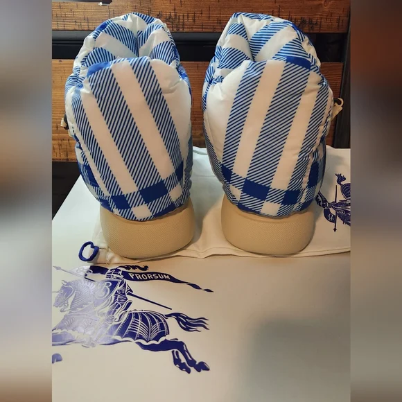 Burberry Pillow Booties -UNISEX - Mens Size 40 - Size 7.5/8 - Wmn Sz 9/9.5 - Picture 8 of 14